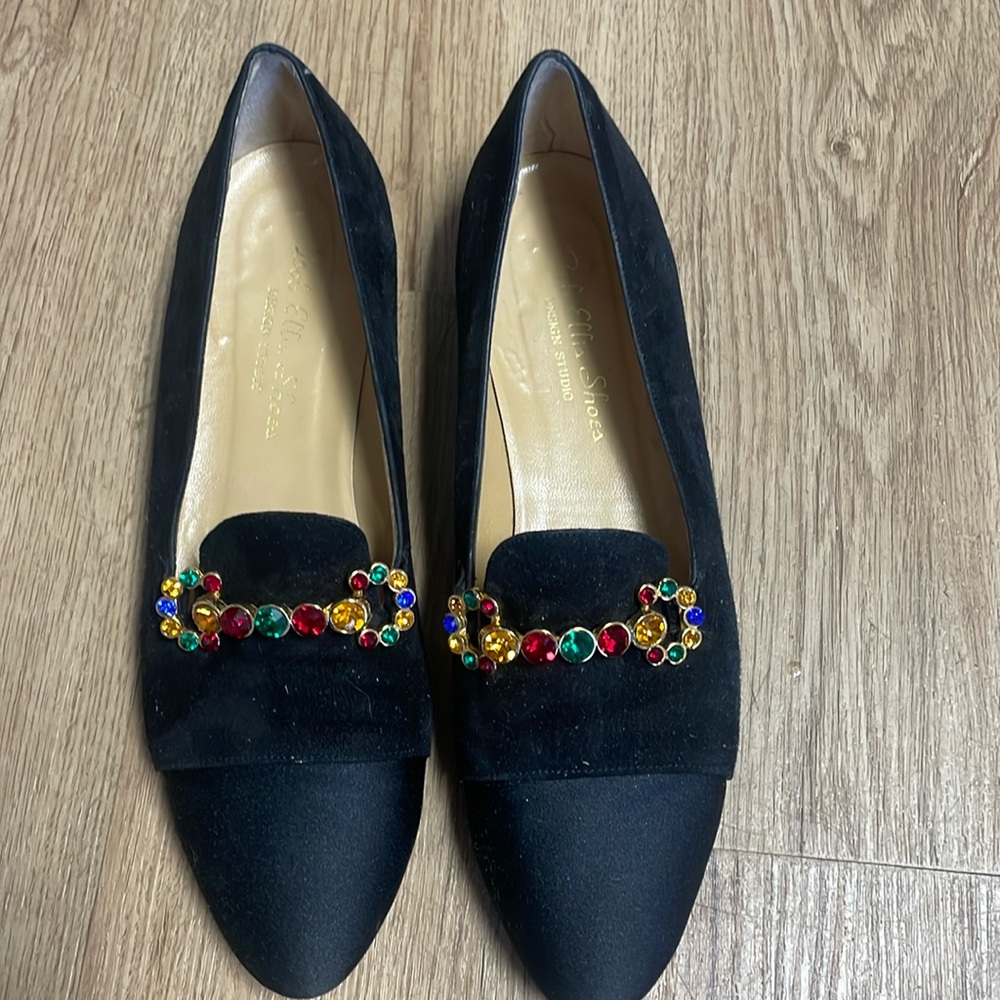 Bob Ellis Shoes Excellent condition flats Size 8.5 AA